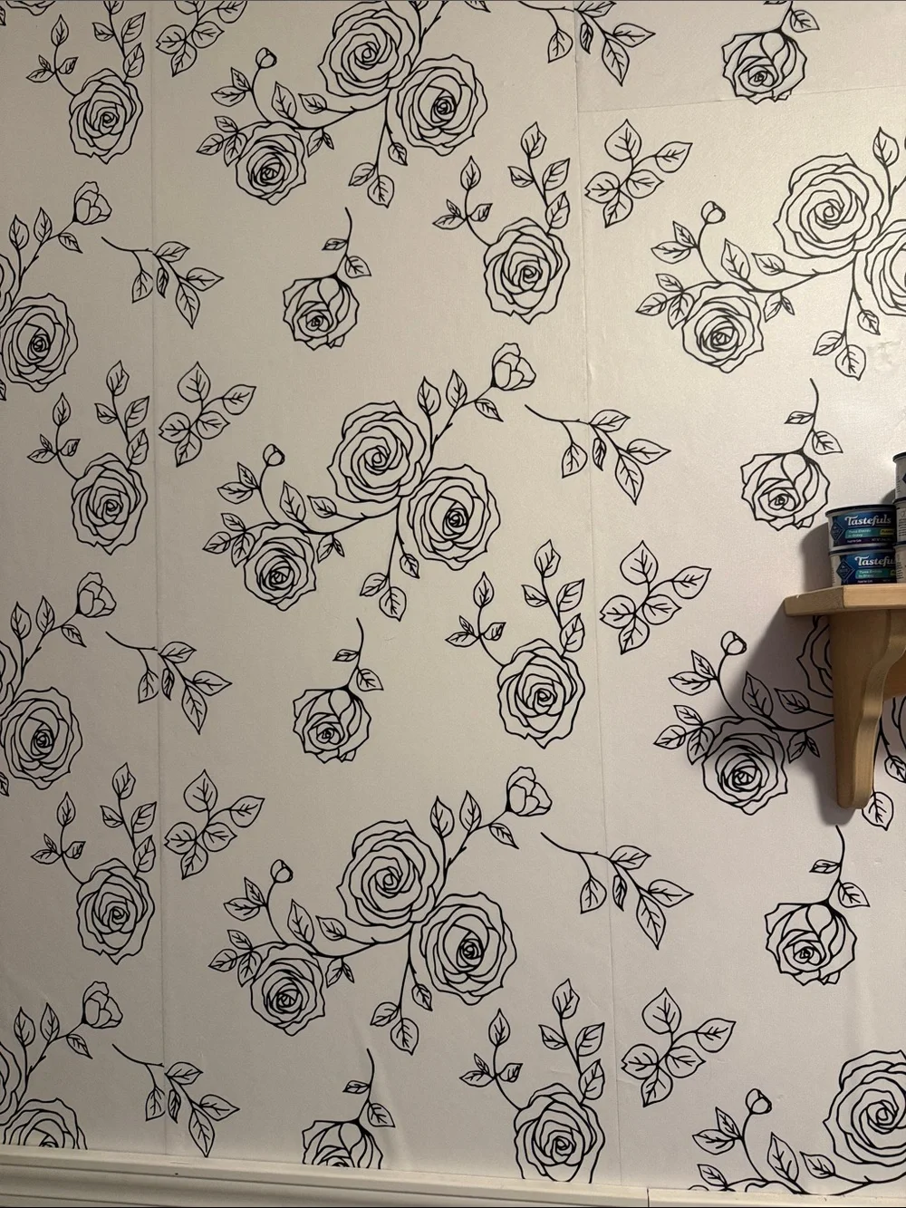 White Rose Pattern Wallpaper Roll - Elegant Floral Wall Decor